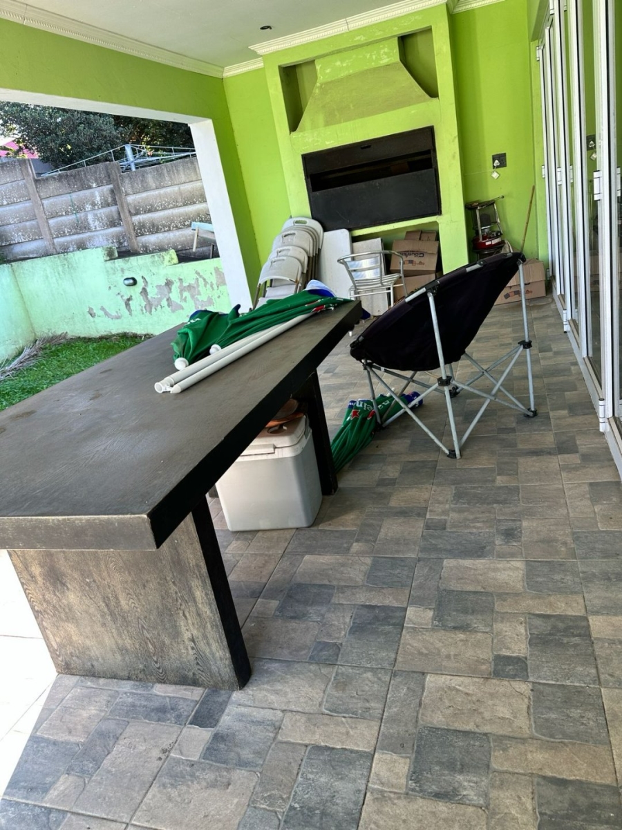 4 Bedroom Property for Sale in Gonubie Eastern Cape